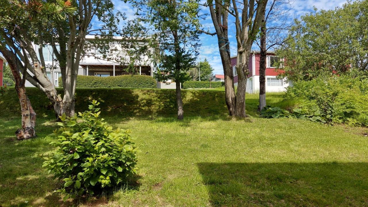 B&B Rooms Husavik 3 Экстерьер фото