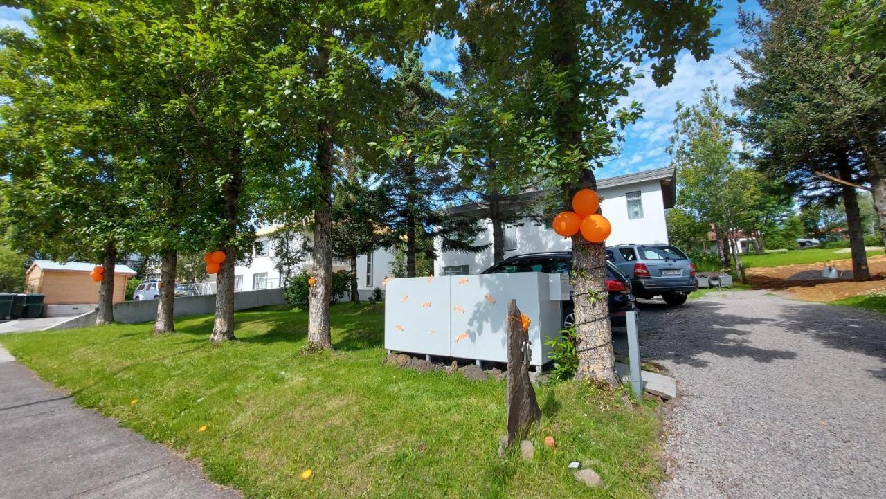 B&B Rooms Husavik 3 Экстерьер фото