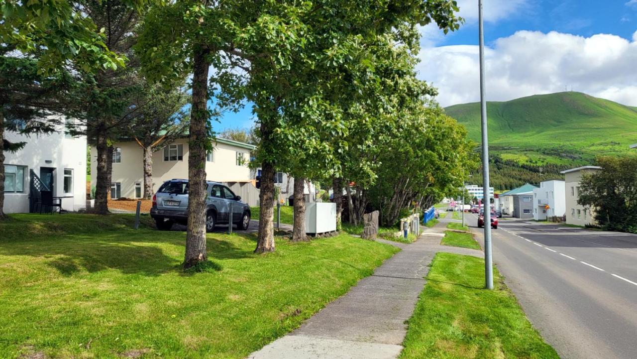 B&B Rooms Husavik 3 Экстерьер фото