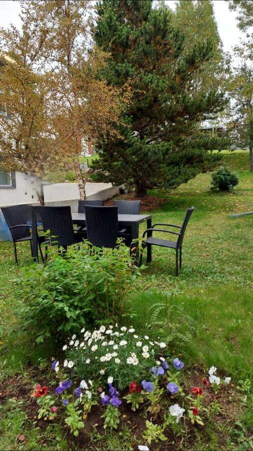 B&B Rooms Husavik 3 Экстерьер фото