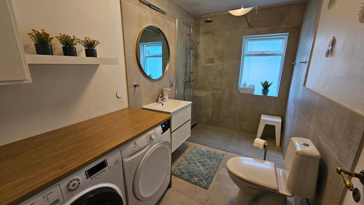 B&B Rooms Husavik 3 Экстерьер фото