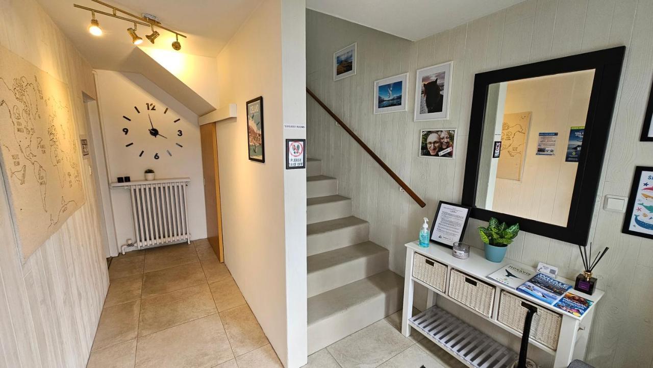 B&B Rooms Husavik 3 Экстерьер фото