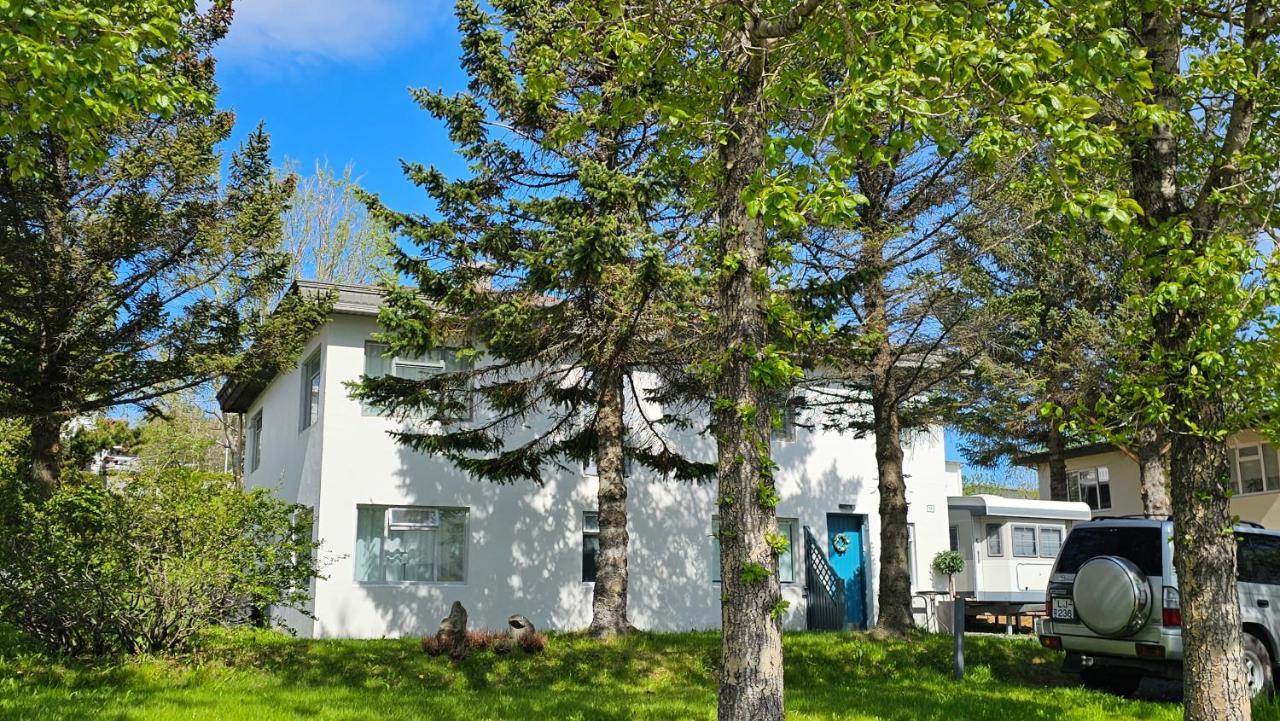 B&B Rooms Husavik 3 Экстерьер фото